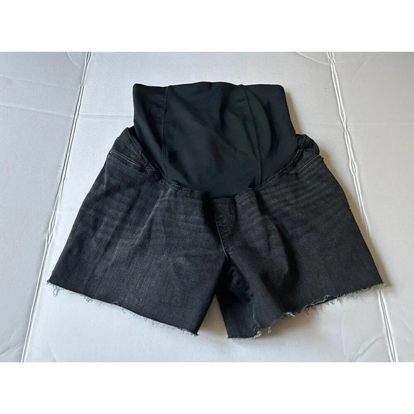 Ingrid & Isabel Maternity Midi shorts 2 - Picture 1 of 6